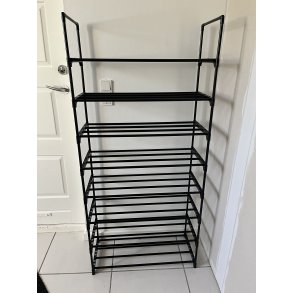 Skostativ - Sort - Vlg mellem 4 og 8 hylder. 