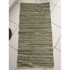 Gulvt�ppe i Skind 70X140cm fra Dacore. KLUDET�PPE I L�KRE MATERIALER!!. V�lg farve