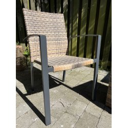 Luksus Alu stabelstol med UV-beskyttet polyrattan. Knkker ikke i flet.  Model: Nevada - Vlg farve