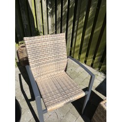 Luksus Alu stabelstol med UV-beskyttet polyrattan. Knkker ikke i flet.  Model: Nevada - Vlg farve