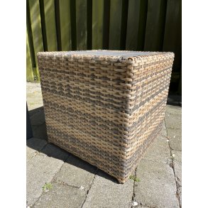 Vedligeholdelsesfrit kvadratisk sidebord - v�lg farve