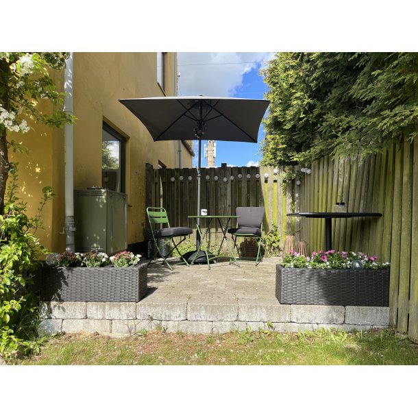 Hanne plantekasse med 3 skjulere i sort flet