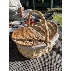 Oval picnickurv i narturligt pileflet - Perfekt til skovturen, stranden eller haven!