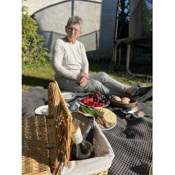 Charmerende picnickurv i narturligt pileflet - Rummelig og perfekt til skovturen!