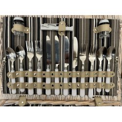 Stilfuld og robust picnickurv i pileflet med h�ndtag og b�restrop fuldt udstyret til 4 personer