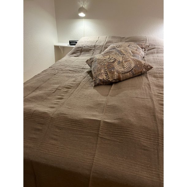 BLDT OG LKKERT sengetppe i bomuld fra Dacore. 240X260 cm. FLERE FARVER!! Taupe