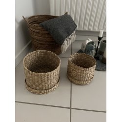 Kurv med lg st af 2 i forskellige strrelse. IDEELT KURVEST TIL OPBEVARING!!