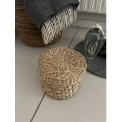 Kurv med lg st af 2 i forskellige strrelse. IDEELT KURVEST TIL OPBEVARING!!