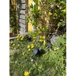 4 stk. Solcelle bedlygte i sort plast, 13x8,5x27 cm.