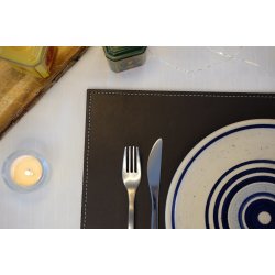 Dkkeserviet i firkantet design - Fremstillet i PU Lder - ikke foldbar - 30x45 cm - vlg farve