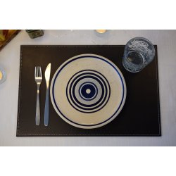 Dkkeserviet i firkantet design - Fremstillet i PU Lder - ikke foldbar - 30x45 cm - vlg farve