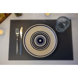 Dkkeserviet i firkantet design - Fremstillet i PU Lder - ikke foldbar - 30x45 cm - vlg farve