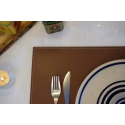 Dkkeserviet i firkantet design - Fremstillet i PU Lder - ikke foldbar - 30x45 cm - vlg farve