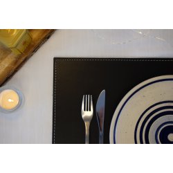 Dkkeserviet i firkantet design - Fremstillet i PU Lder - ikke foldbar - 30x45 cm - vlg farve