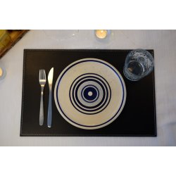 Dkkeserviet i firkantet design - Fremstillet i PU Lder - ikke foldbar - 30x45 cm - vlg farve