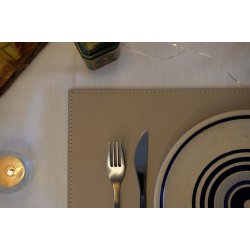 Dkkeserviet i firkantet design - Fremstillet i PU Lder - ikke foldbar - 30x45 cm - vlg farve