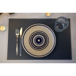 Dkkeserviet i firkantet design - Fremstillet i PU Lder - ikke foldbar - 30x45 cm - vlg farve