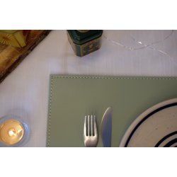 Dkkeserviet i firkantet design - Fremstillet i PU Lder - ikke foldbar - 30x45 cm - vlg farve