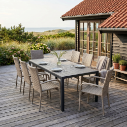 Vedligeholdelsesfrit Nicoline S�t. UV-beskyttet Nonwood families�t med plads til 6-8 personer (6 stole medf�lger)