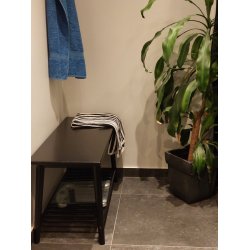 Sort lille bnk til entren NOBLE - inklusiv hynde og strop 