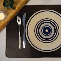 Rektangulr dkkeserviet i bldt bffellder - Model: Lexi - Vlg farve