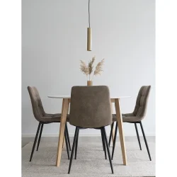 Stilren och bekv�m matstol med svarta metallben � Modell: Middelfart matstol � V�lj f�rg och material p� sitsen