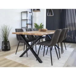 Stilren och bekv�m matstol med svarta metallben � Modell: Middelfart matstol � V�lj f�rg och material p� sitsen