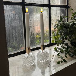 LED stagelys s�t � to styks  med "riller"- elektrisk alternativ til stearinlys - 22 cm h�j.