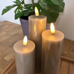 S�t af 3 LED lys som kan blafre og ser meget �gte ud. Fjernbetjening medf�lger - V�lg farve