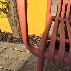 Stabelbar vedligeholdelsefri havestol i UV-beskyttet stbt plast - Model: Lily - Vlg farve 