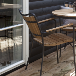 Ella havembelst. aluminium og teak. Bord  130 cm + 5 stole. vlg mellem antracit el. hvid