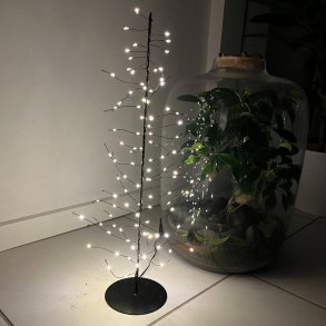 Fornjeligt lystr til indendrs brug med 100 mini LED, batteriboks og timerfunktion 24 x H50 cm.