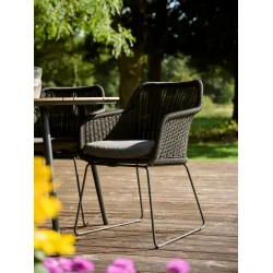 Sif vedligeholdelsesfri havestol med slidst�rk polyrattan, robust st�lstel og komfortabel hynde - F�s i flere farver