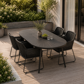 Vedligeholdelsesfrit Haves�t med Ovalt Havebord og 4 Sif Havestole