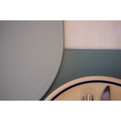 Elegant dkkeserviet i moderne ovalt design - PU lder hard - ikke foldbar - 30x45 cm - Vlg farve