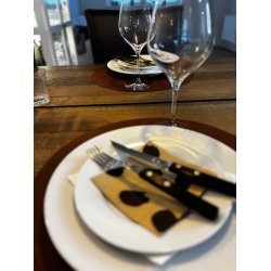 Rund dkkeserviet i PU Lder. D38 cm. Med farve p begge sidder. Vlg farve.