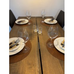 Rund dkkeserviet i PU Lder. D38 cm. Med farve p begge sidder. Vlg farve.