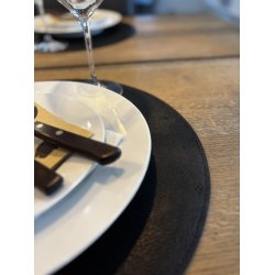 Rund dkkeserviet i PU Lder. D38 cm. Med farve p begge sidder. Vlg farve.