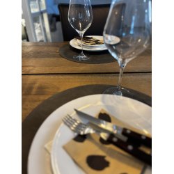 Rund dkkeserviet i PU Lder. D38 cm. Med farve p begge sidder. Vlg farve.