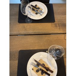 Sort/oliven dkkeserviet. 30x45 cm. Som kan vendes og bruges p begge sider med forskellige farver.