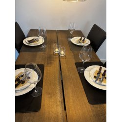 Sort/oliven dkkeserviet. 30x45 cm. Som kan vendes og bruges p begge sider med forskellige farver.