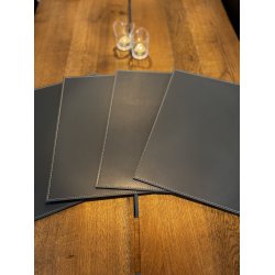 Dkkeserviet i klassisk rektangulr design - Fremstillet i PU hard lder - 30x45 cm - vlg farve