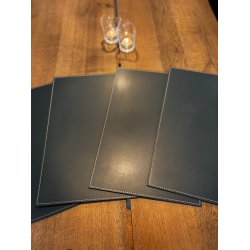 Dkkeserviet i klassisk rektangulr design - Fremstillet i PU hard lder - 30x45 cm - vlg farve