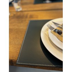 Dkkeserviet i klassisk rektangulr design - Fremstillet i PU hard lder - 30x45 cm - vlg farve