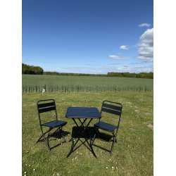 Charmerende cafest i stl - Bord + 2 stole. MODERNE CAFEST PERFEKT TIL ALTANEN!!! vlg farve