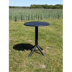 Cafebord i sort i UV-beskyttet plast. STR. � 60 cm. MODERNE CAFEBORD PERFEKT TIL ALTANEN!!