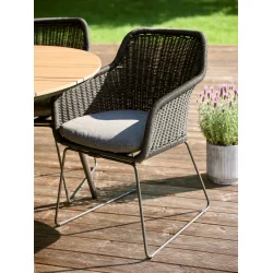 Sif vedligeholdelsesfri havestol med slidst�rk polyrattan, robust st�lstel og komfortabel hynde - F�s i flere farver