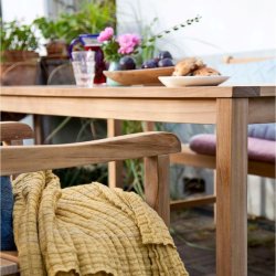 Julia Teak havem�bels�t best�ende � 1 stk. bord og 4 stk. stole. Alt fremstillet i det mest vejrbestandige Gold Teaktr�