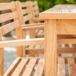 Enkelt bord i gold teaktr. Str. 90x210 cm. Plads til 6-8 stole.  - Model: Oxford