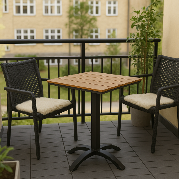 Jane Cafebord 70 x 70 cm. i UV-beskyttet nonwood "teak look"